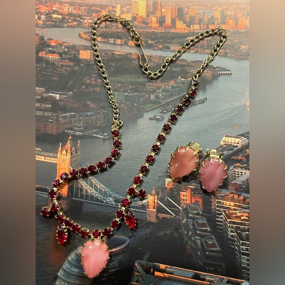 VINTAGE (RARE!!) “Demi Parure” Red Rhinestone & Pink Cabochon Stones Set - Picture 4 of 6
